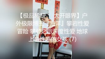 黑客破解摄像头偷拍妈妈换衣服要上街露出奶子问小朋友吃不吃