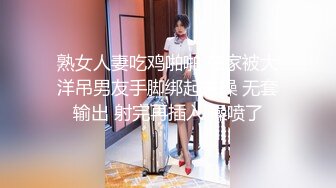 ZT全景厕拍系列18  穿羽绒服的美少妇下面的黑森林很是茂盛