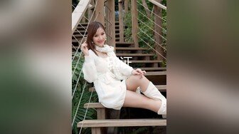 《美乳翘臀✿极品身材》下面被他舌头吸允着拿着玩具玩弄，“求求你快进来”感觉自己已经变成了一个玩物不停的被把玩