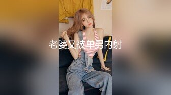 女仆装的黑丝少妇跟两男玩3P，玩完游戏开始伺候大哥，胖瘦组合听狼友指挥吃鸡巴，被两男前后玩弄草到高潮