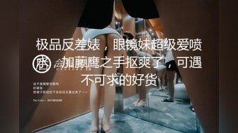 -大红唇骚女被两男3P 白丝袜丁字裤翘起屁股看穴 两根JB轮流舔 骑乘上下一起插