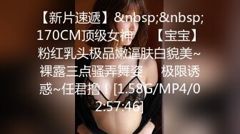 爆乳眼镜小美女，抽插小嘴口活一流，怼入小穴爆操，无毛骚穴，尽情大力输出，美女很耐操