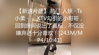 在KTV同学聚会 别人都在唱歌 你俩竟然在厕所就干起来了 还把妹妹的屁眼掰开使劲舔！