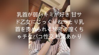 颜值高美女又风骚淫声荡语跳蛋抽插，给小哥舔鸡巴好骚逼里塞着跳蛋上位蹭鸡巴滑进逼里