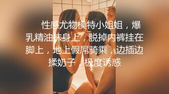 泰然寻眼镜男探花约了个清纯苗条嫩妹，边口交边扣逼大力猛操床吱吱响，呻吟娇喘非常诱人【水印】