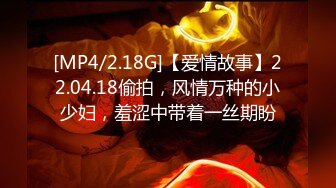 《魔手外购秘极品CP》厕拍达人潜伏女厕独占坑位隔板缝逼脸同框现场实拍多位小姐姐方便，极品肉丝美腿高颜美女擦逼的动作都好看 (3)