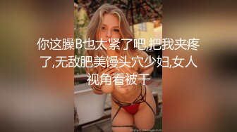 游乐场女厕偷窥破洞牛仔裤美女白嫩的大屁股和小黑鲍