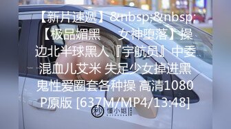 [MP4/ 804M] 家里的淫妻骚母狗被大哥调教的真不错，乖巧听话丝袜高跟，跪着给大哥舔鸡巴