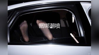 双飞女友的00后闺蜜，紧嫩滑,两人跪舔一根鸡巴